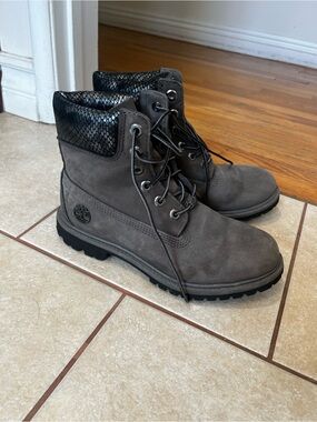 Timberland Women’s Gray Nubuck Lace-Up Ankle Boots with Metallic Snake Collar